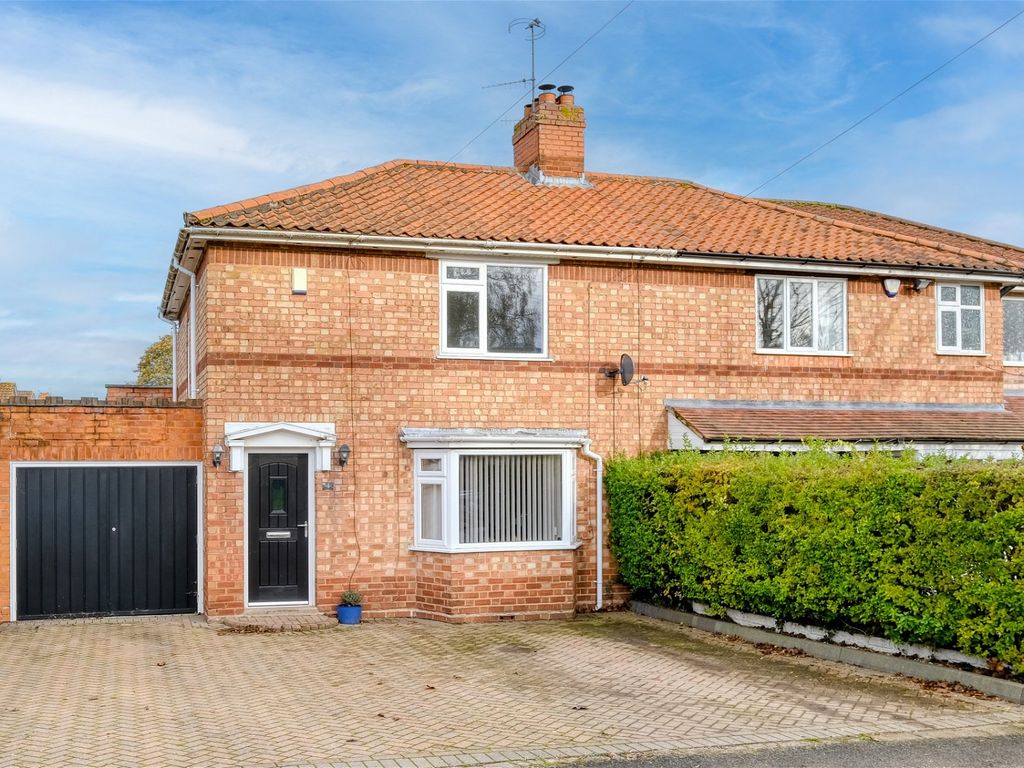 3 bed semidetached house for sale in York Avenue, Sidemoor, Bromsgrove