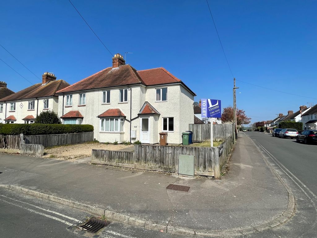 3 bed semidetached house to rent in Hawthorn Avenue, Headington