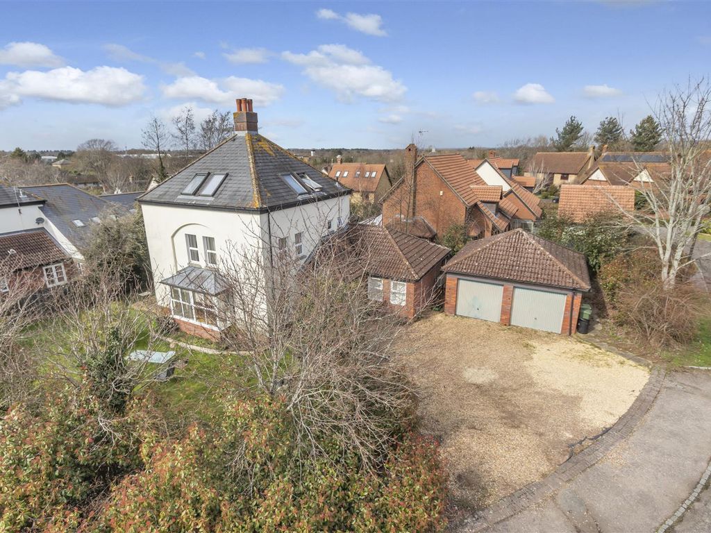 5 bed detached house for sale in Beaumaris Grove, Shenley Church End