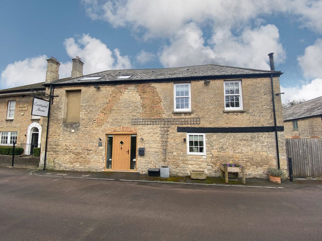 3 bed linkdetached house for sale in New Road, Purton, Swindon SN5