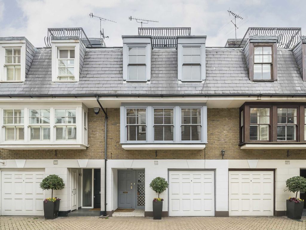 3 bed property for sale in St. Catherines Mews, London SW3, £2,675,000