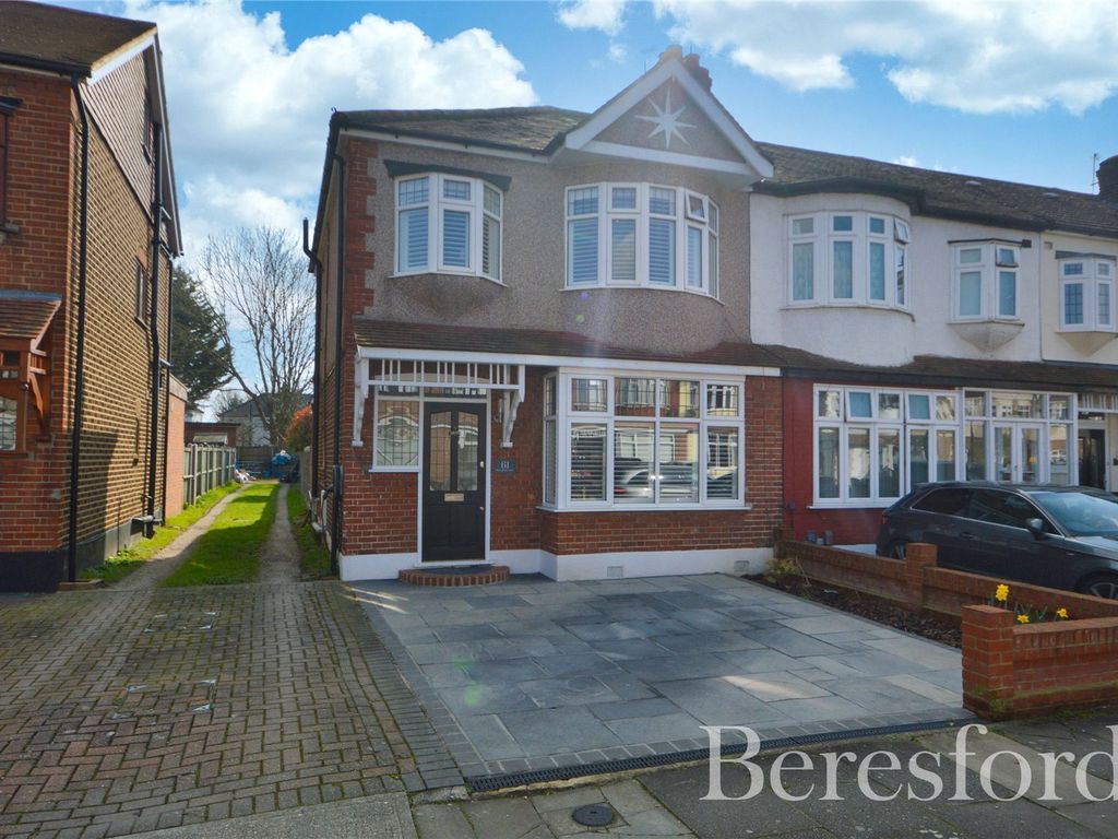 3 bed end terrace house for sale in Woodfield Drive, Gidea Park RM2, £