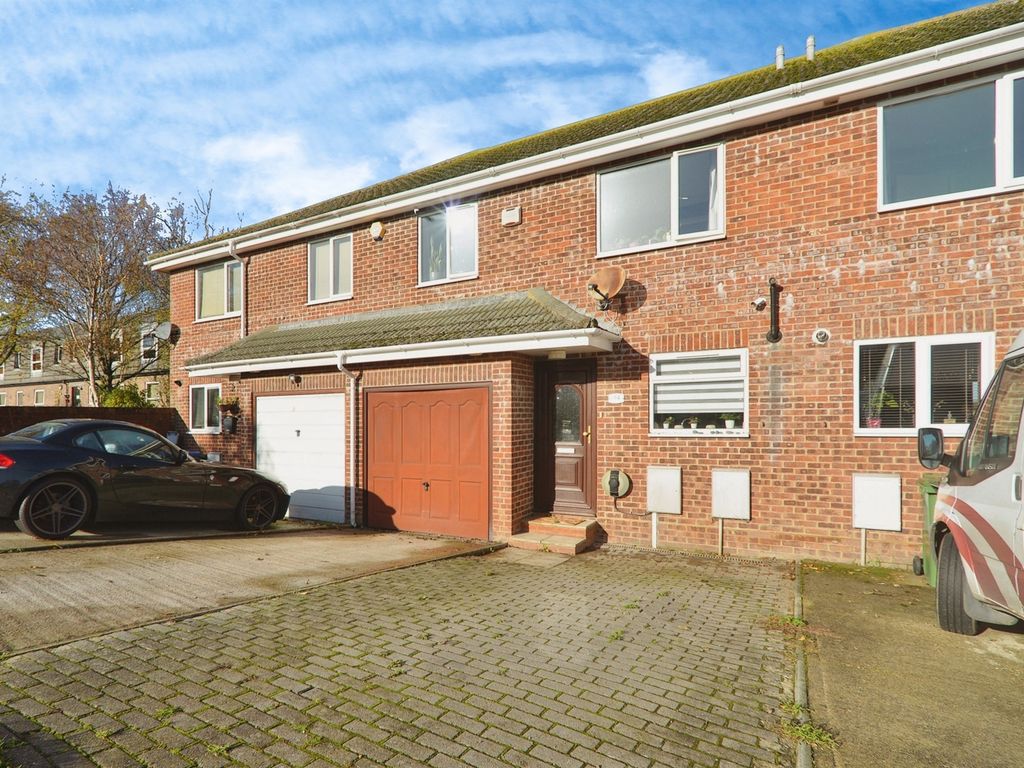 3 bed terraced house for sale in Evelyn Avenue, Newhaven BN9, £350,000