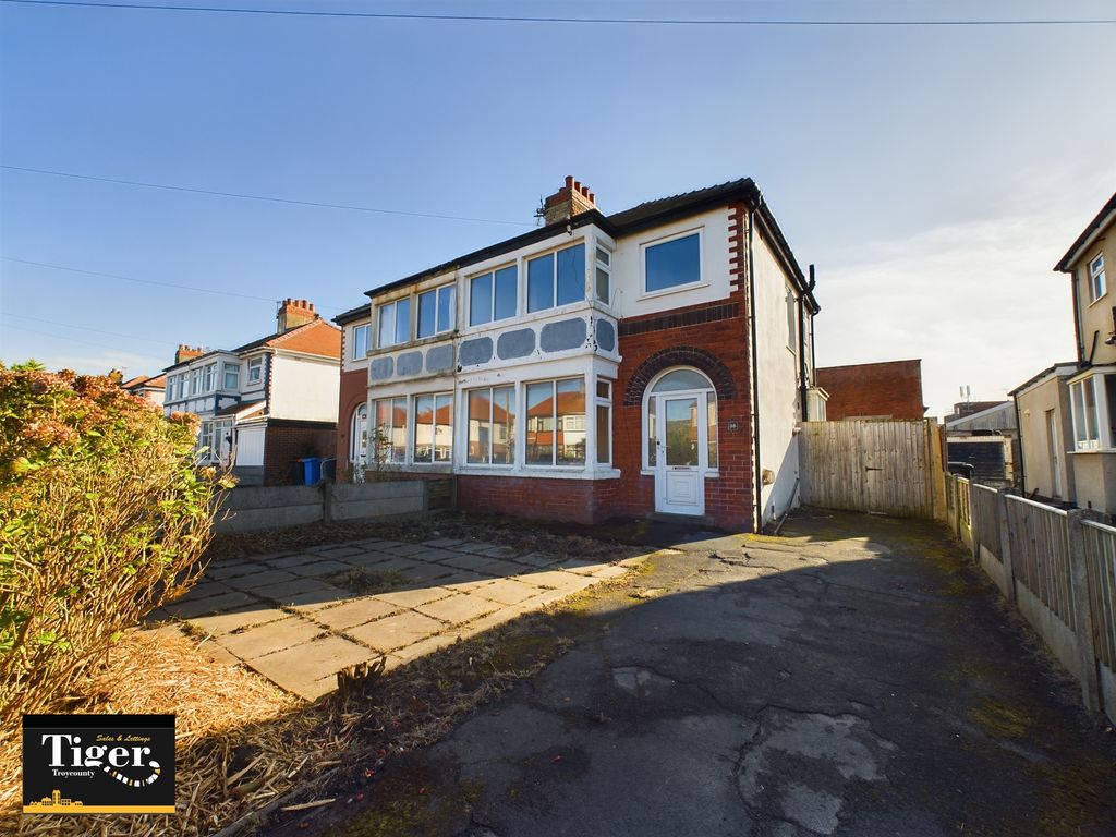 3 bed semidetached house for sale in Westmorland Avenue, Thornton