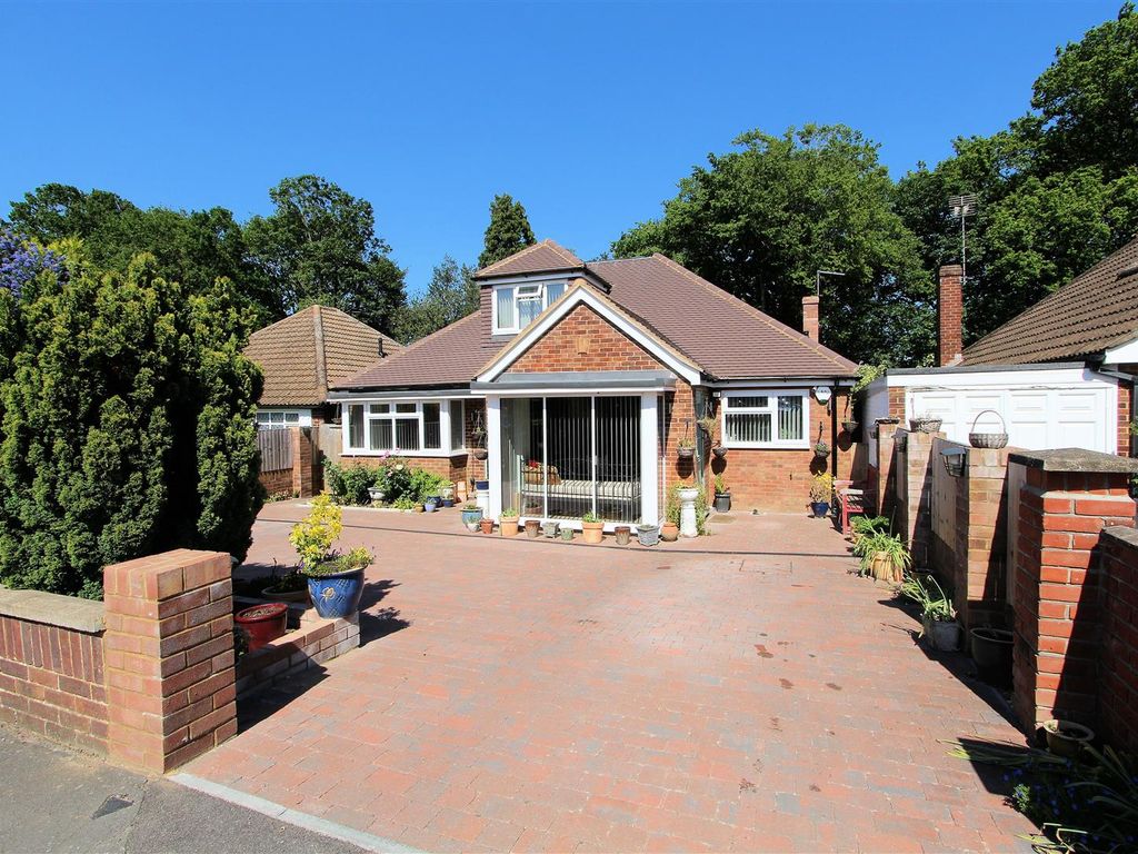 Crosslands, Chertsey KT16  