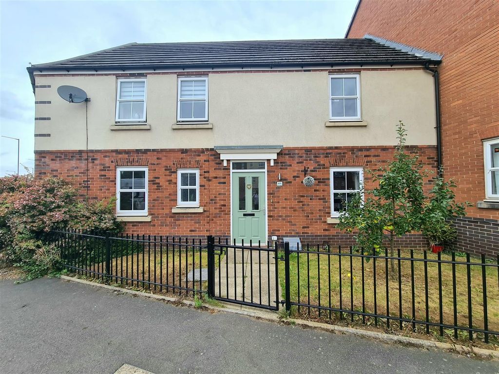 3 Bed Terraced House For Sale In Queen Elizabeth Road Nuneaton Cv10 Zoopla