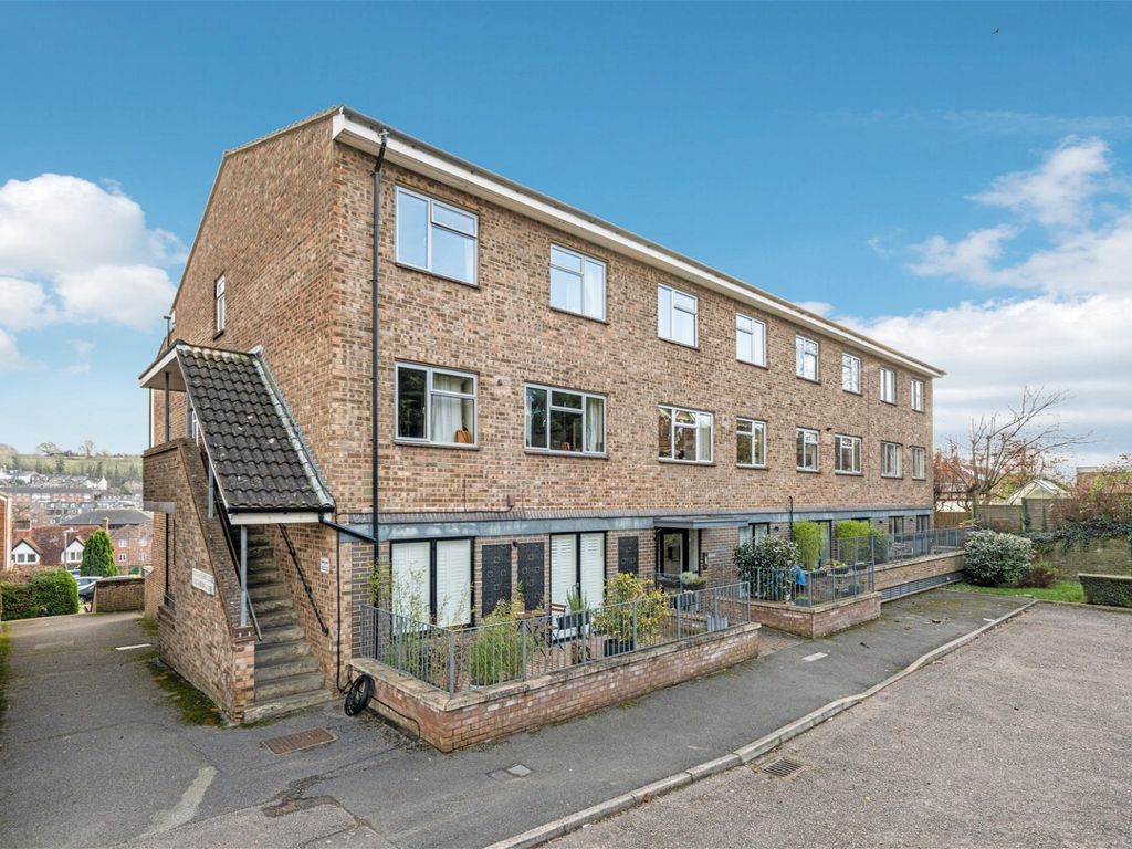 2 bed flat for sale in Lindo Close, Chesham HP5, £315,000 Zoopla