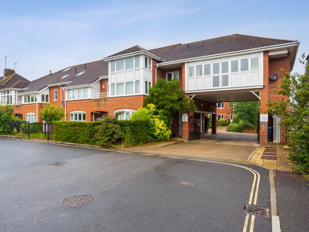 2 bed flat for sale in Gordon Road, Haywards Heath RH16, £255,000 Zoopla