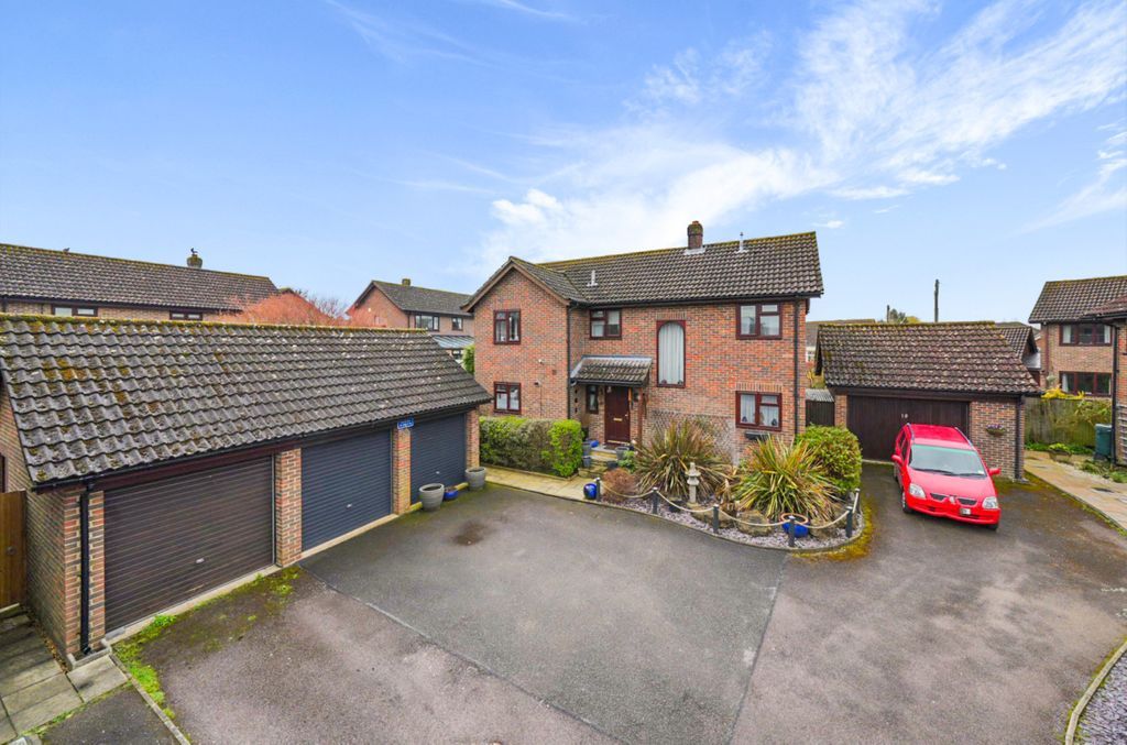 3 bed detached house for sale in Ramptons Meadow, Tadley RG26 Zoopla