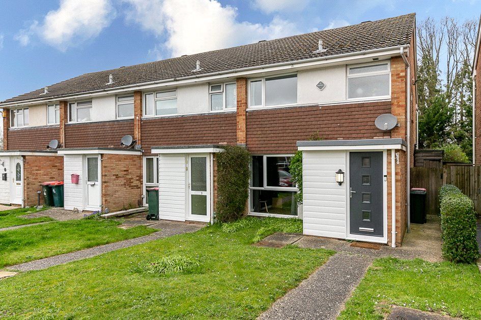 3 bed end terrace house for sale in Meadowcroft Close, Gossops Green