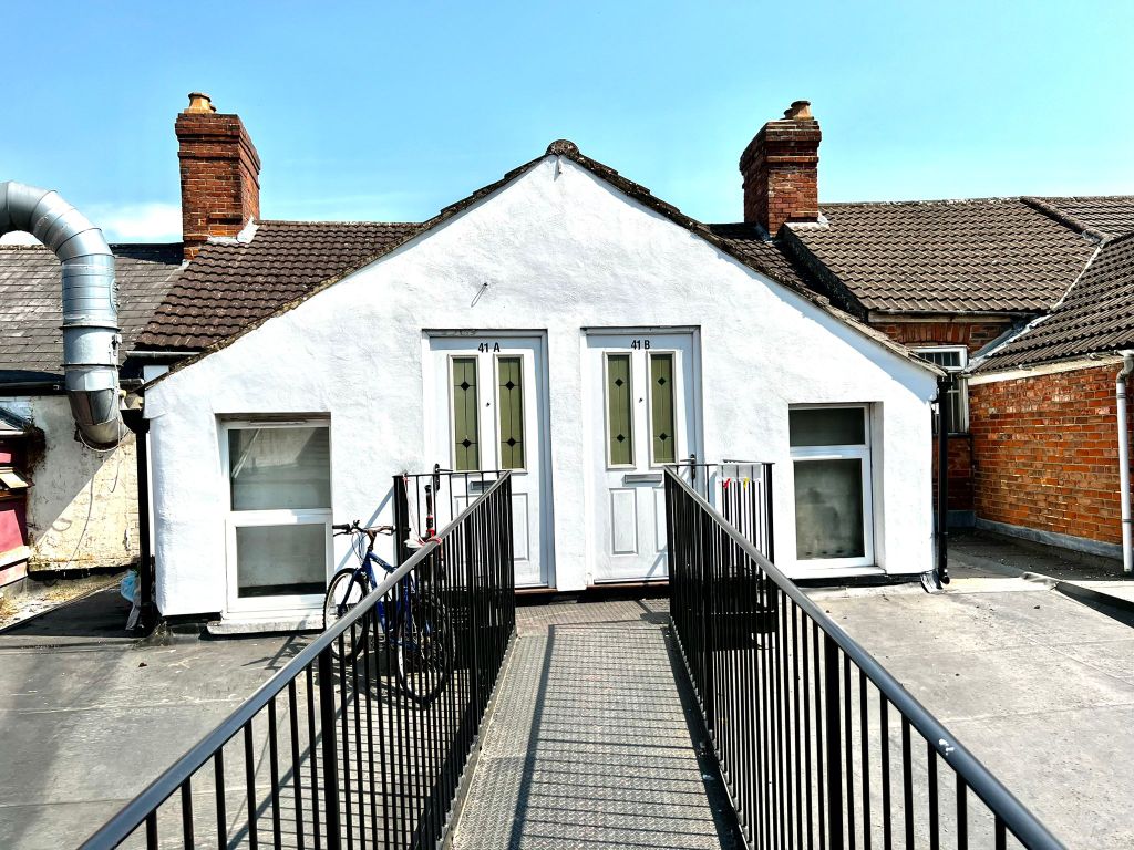 2 bed flat to rent in Byron Street, Swindon SN1, £895 pcm Zoopla