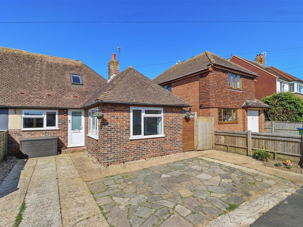 3 bed chalet for sale in Chyngton Avenue, Seaford BN25, £375,000 Zoopla