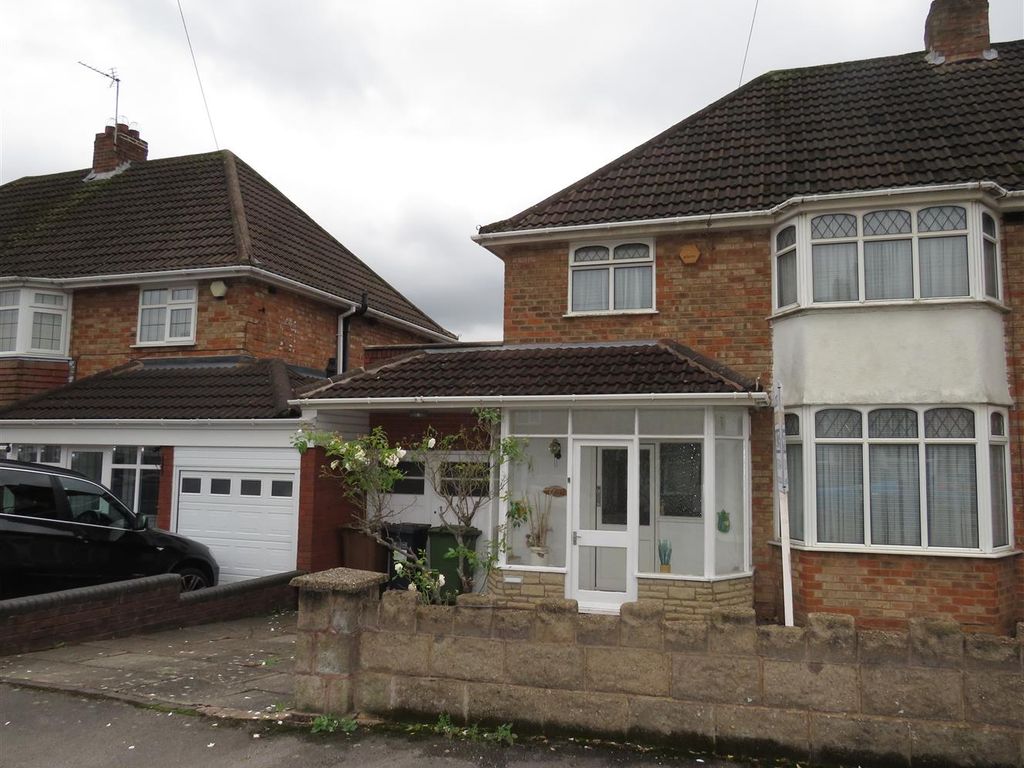 3 bed semidetached house for sale in Southfield Avenue, Castle