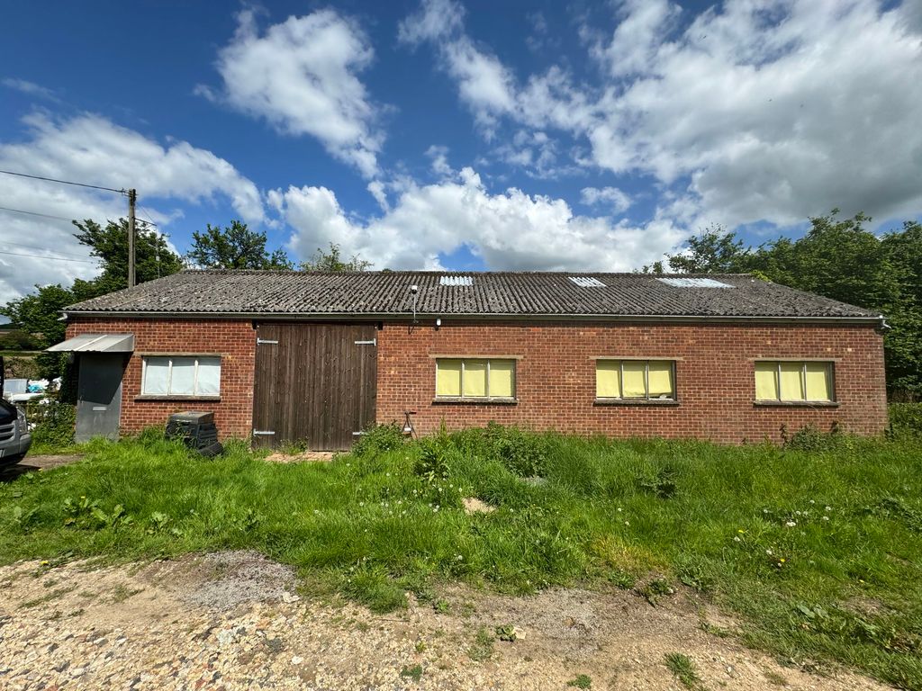 Industrial for sale in London Road, Wendover, Aylesbury HP22, £275,000
