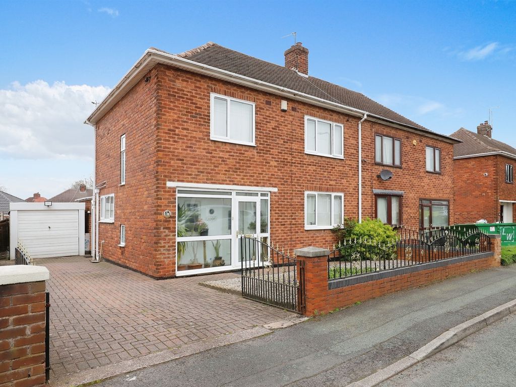 3 bed semidetached house for sale in Massbrook Grove, Fallings Park