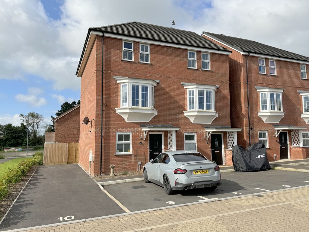 3 bed town house for sale in Wincanton, Somerset BA9, £285,000 Zoopla