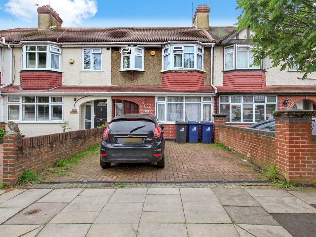 4 bed terraced house to rent in Empire Road, Perivale UB6, £2,400 pcm