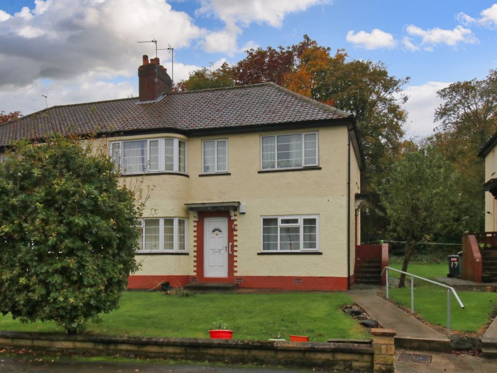 2 bed flat for sale in Otterburn Gardens, Adel, Leeds, West Yorkshire