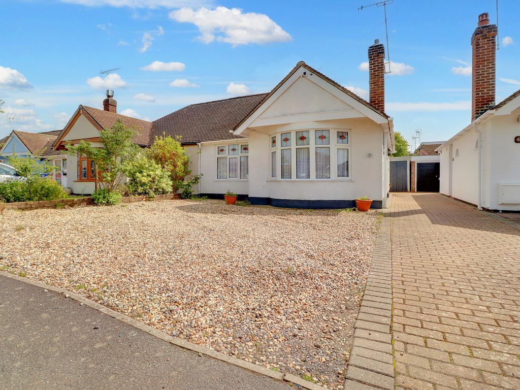 2 bed semidetached bungalow for sale in Ethelred Gardens, Runwell