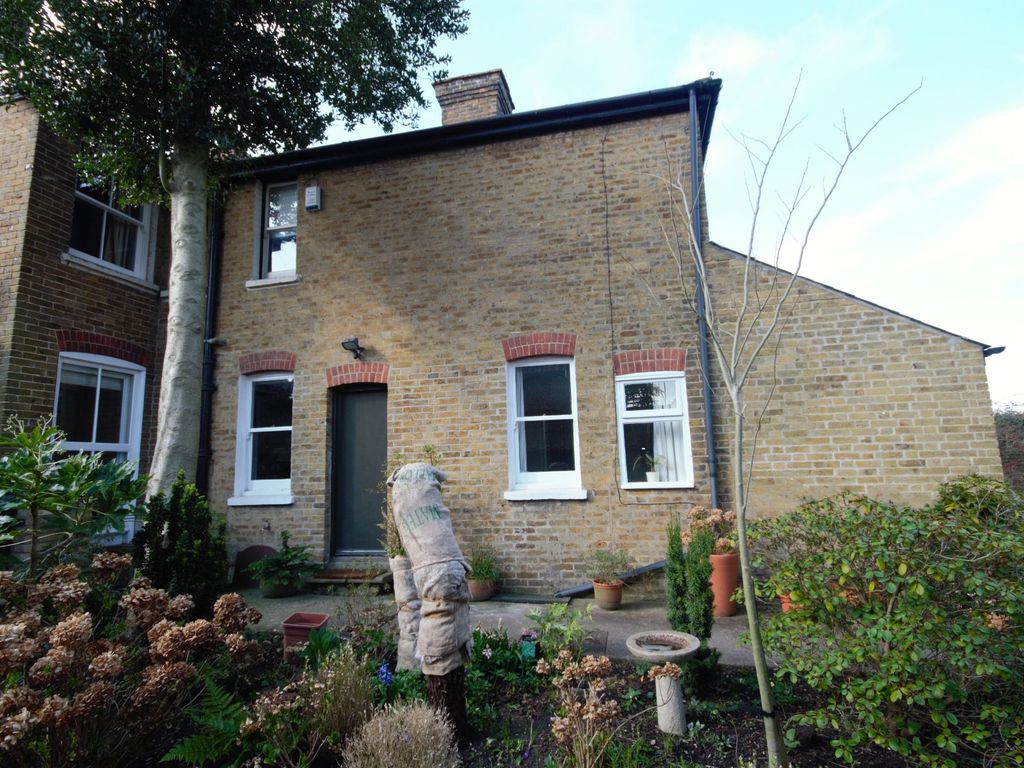 1 bed flat to rent in Athelstan Road, Faversham ME13, £940 pcm Zoopla