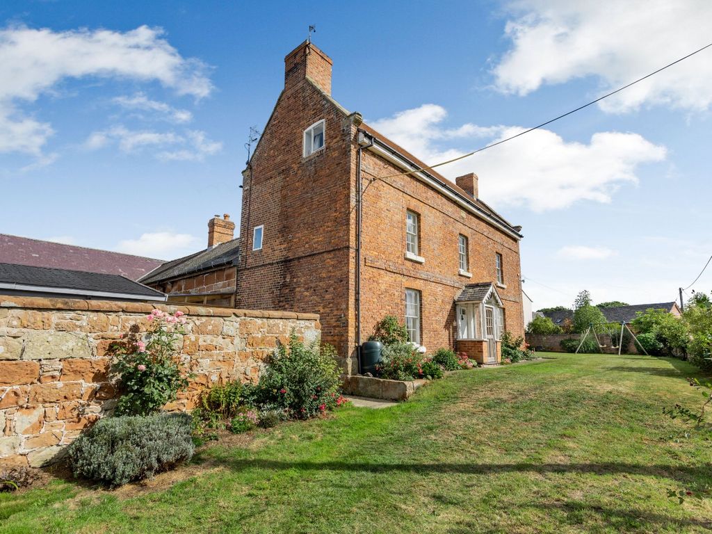 4 bed linkdetached house for sale in Little Ness, Shrewsbury