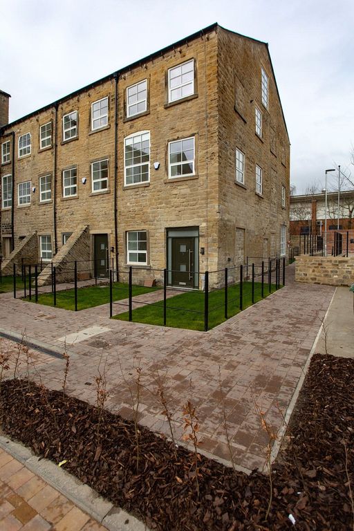 New home, 3 bed end terrace house for sale in Bobbin Row, Stonebridge