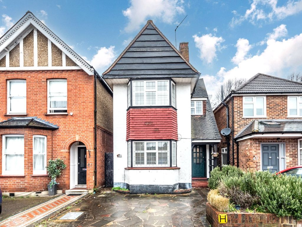 3 bed detached house for sale in Malvern Road, Surbiton KT6, £800,000