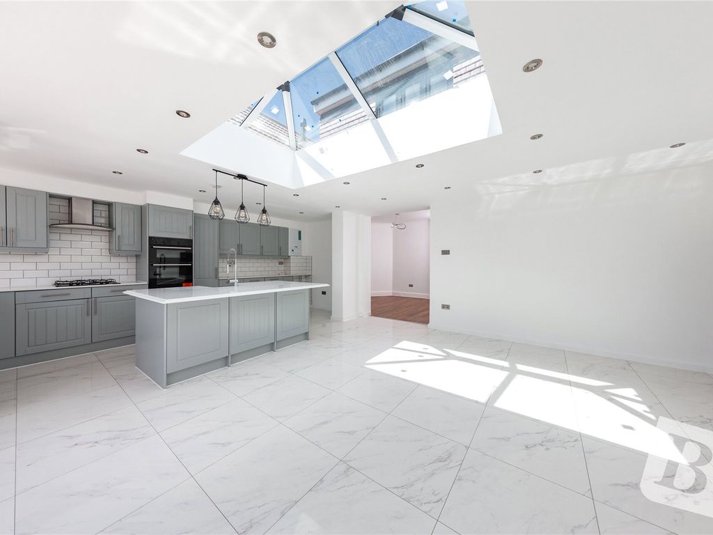 4 bed bungalow for sale in Cranston Park Avenue, Upminster RM14 Zoopla