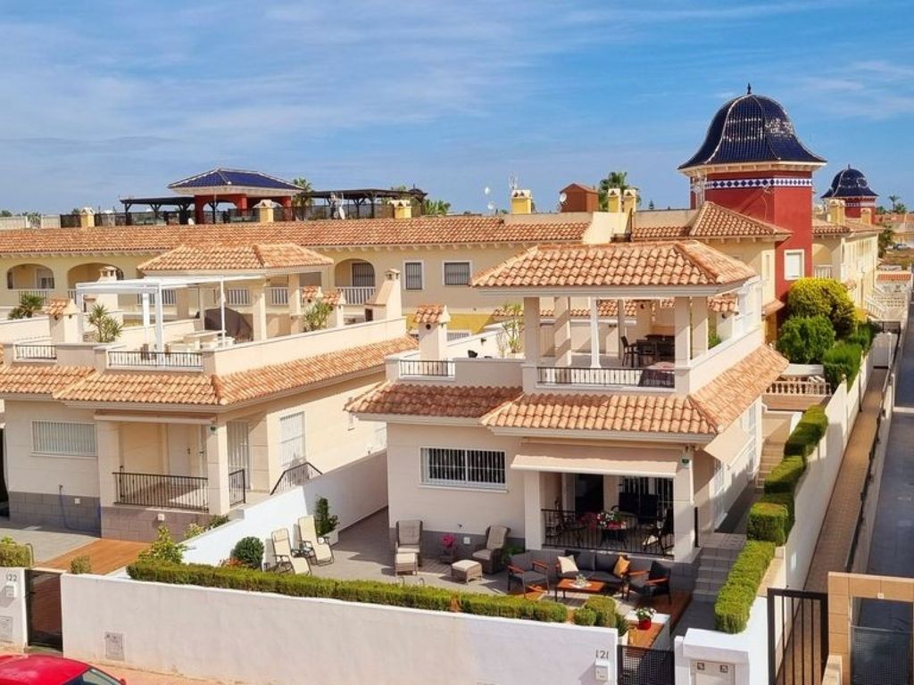 3 bed property for sale in Calle Costabella, 03170 Ciudad Quesada