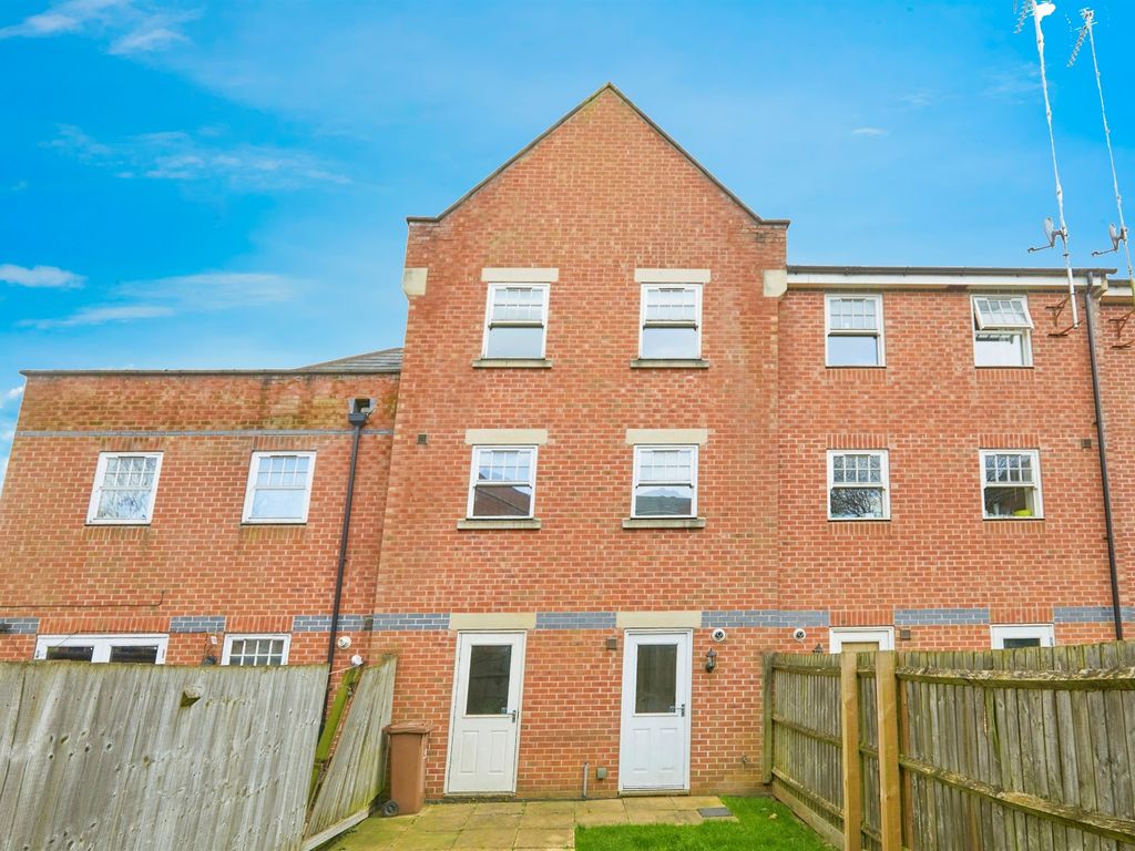 3 bed town house for sale in Roman Road, Derby DE1, £220,000 Zoopla