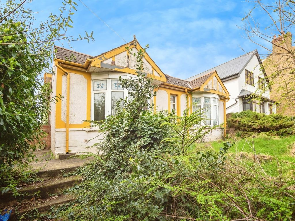 7 bed detached house for sale in London Road, Rainham, Gillingham ME8