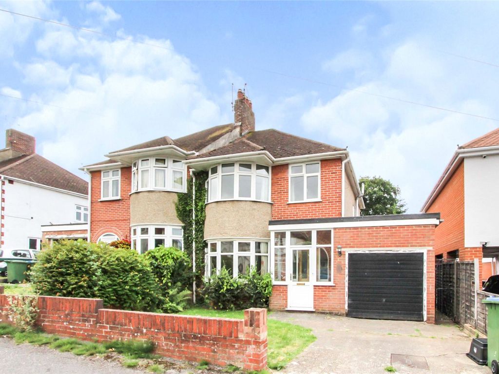 3 bed semidetached house for sale in Chessel Crescent, Southampton
