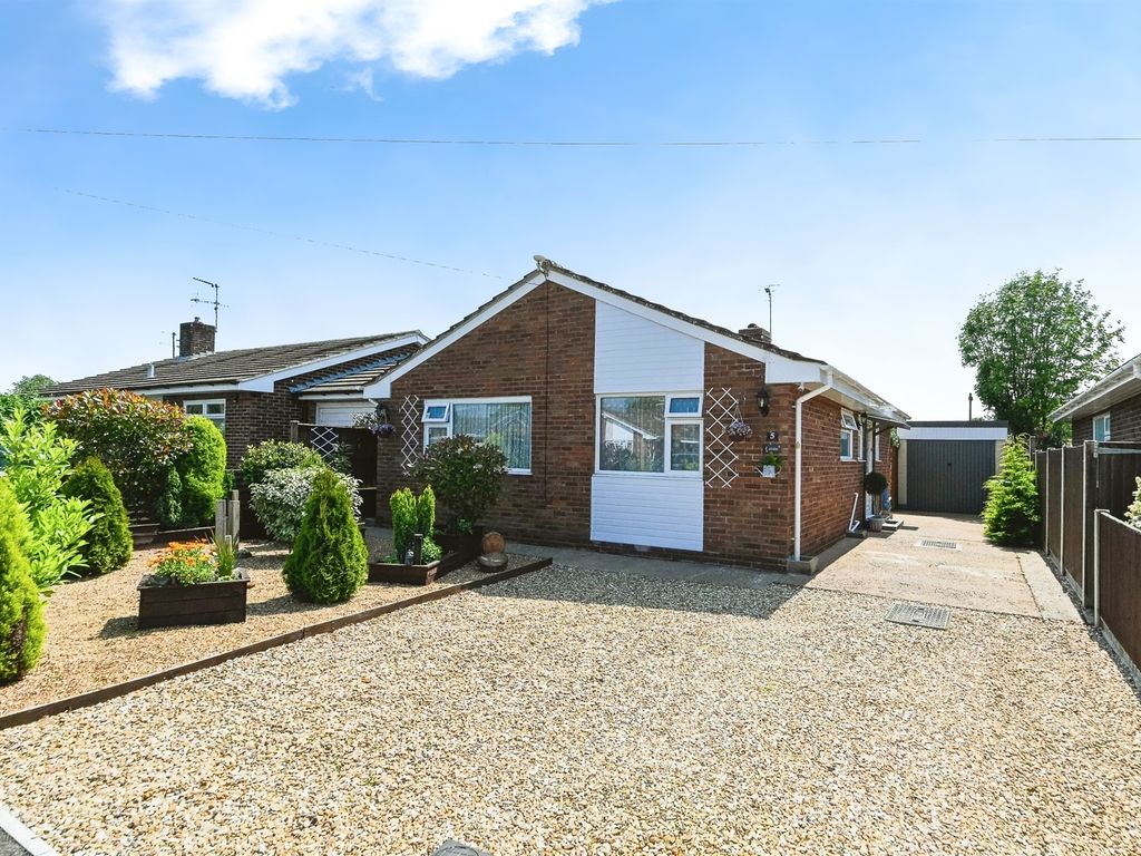 2 bed detached bungalow for sale in West Hall Road, Dersingham, King's