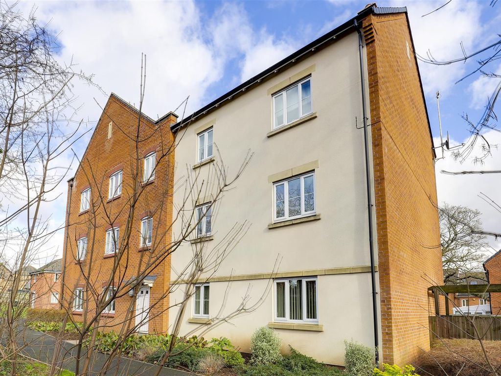 2 bed flat to rent in Rose Flower Grove, Hucknall, Nottinghamshire NG15