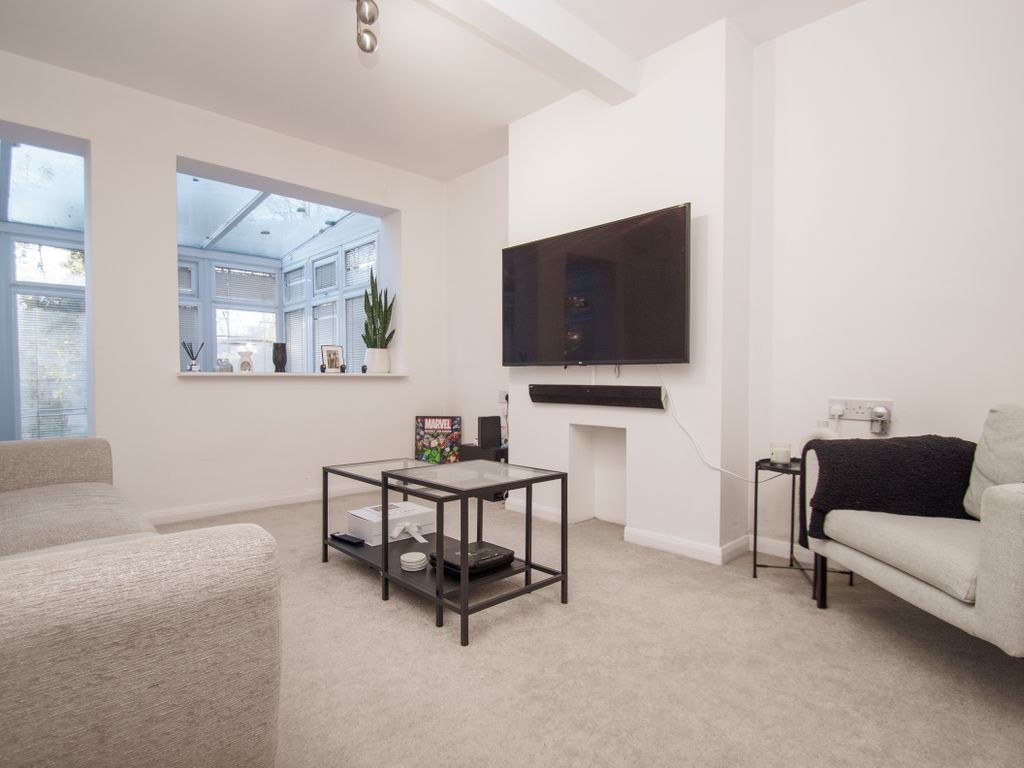 1 bed flat to rent in The Grove, Potters Bar, With Garden EN6, £1,265