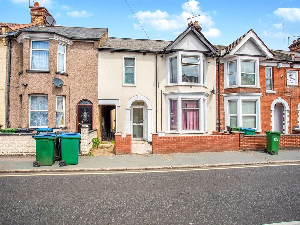 2 bed to rent in Balmoral Road, Watford, Hertfordshire WD24