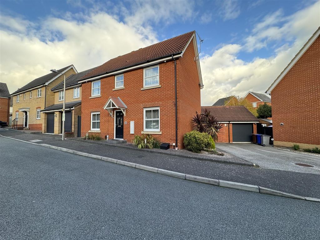 4 bed detached house for sale in Cardinal Road, Chafford Hundred, Grays