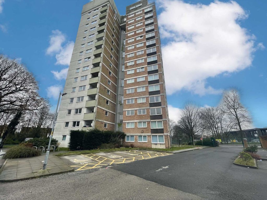 2 bed flat to rent in Roughwood Drive, Northwood L33 Zoopla