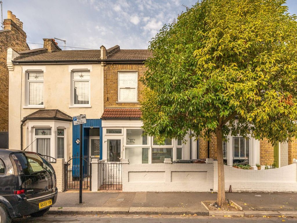 1 bed flat for sale in Pearcroft Road, Leyton, London E11, £325,000