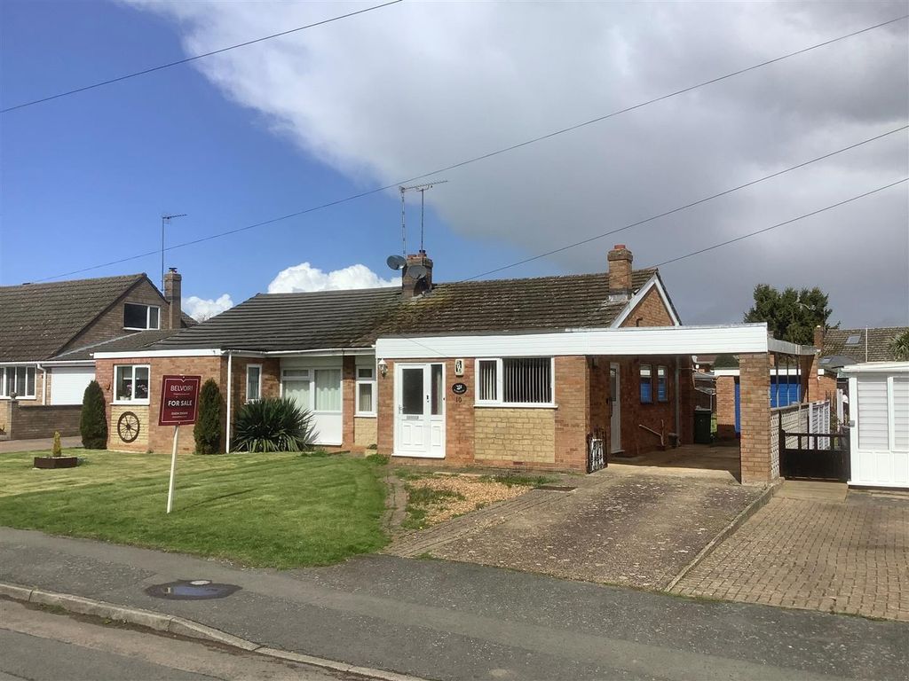 3 bed semidetached bungalow for sale in Manor Close, Harpole