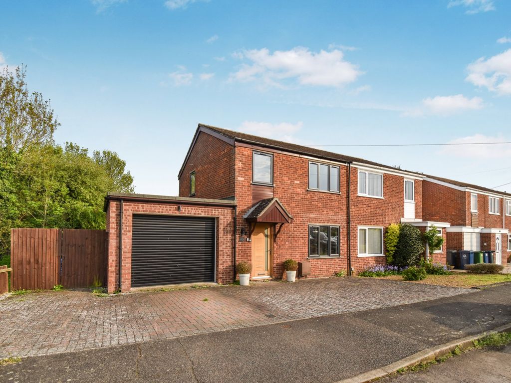 3 bed semidetached house for sale in Comet Way, St. Ives, Huntingdon