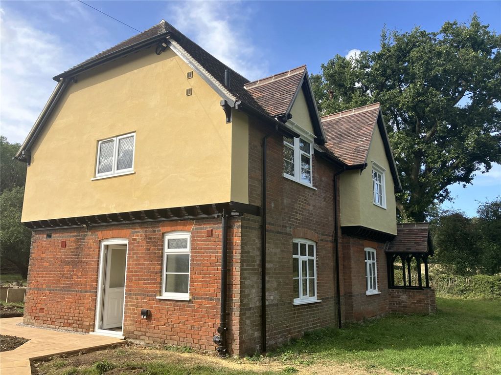 4 bed detached house to rent in Mentley Lane West, Great Munden, Ware