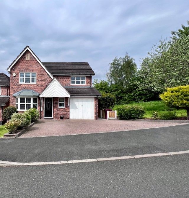 4 bed detached house for sale in Laurel Avenue, Bolton BL3, £380,000