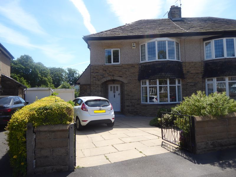 3 bed semidetached house for sale in Knowle Top Drive, Lightcliffe