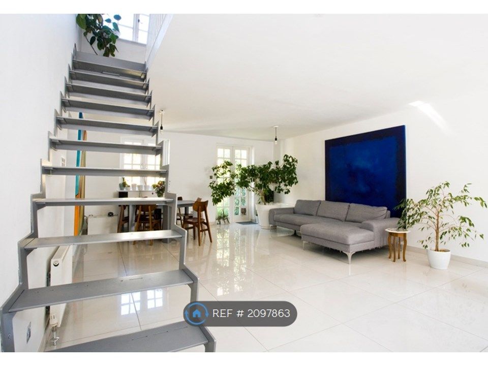 Room to rent in Whittlesey Street, London SE1, £1,299 pcm Zoopla