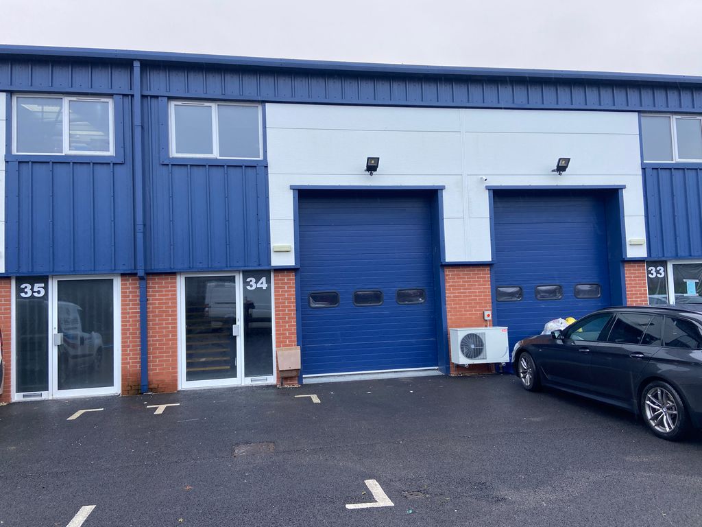 Light industrial to let in Richard Jones Road, Witney OX29, £15,750 pa
