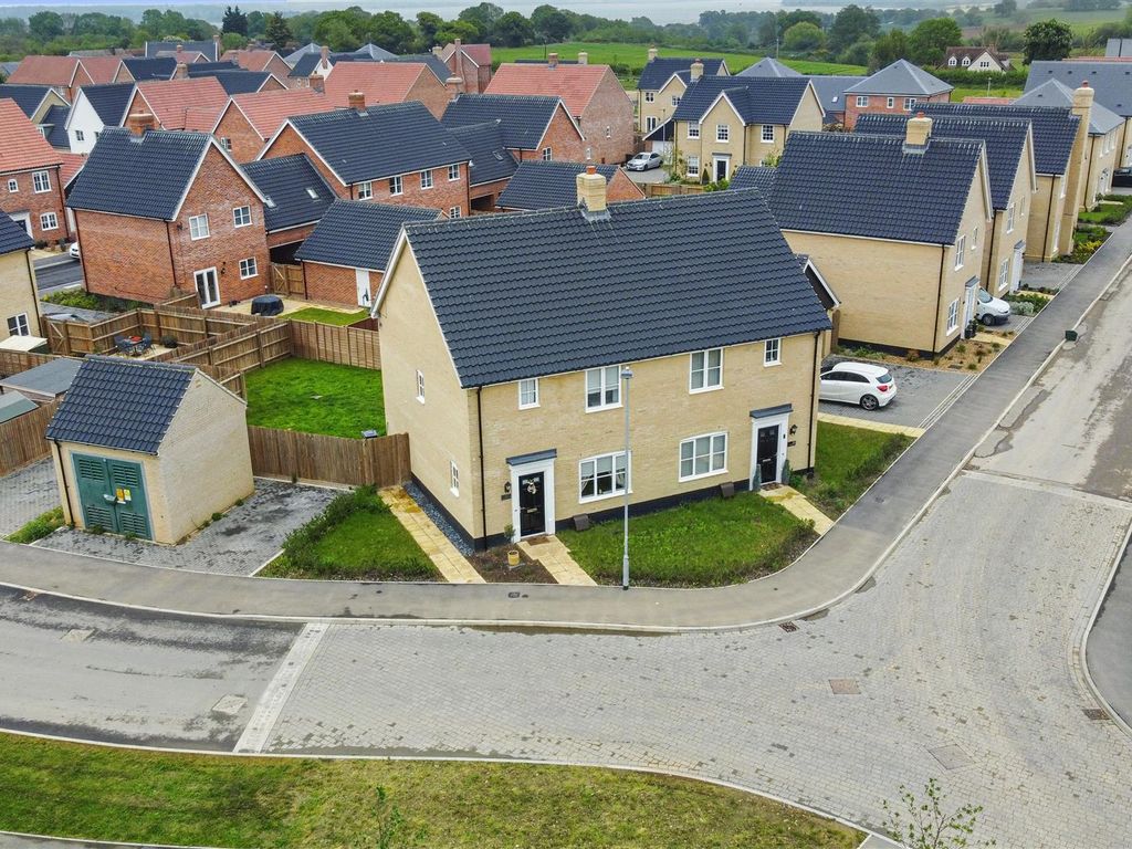 3 bed semidetached house for sale in Forrester Road, Mistley