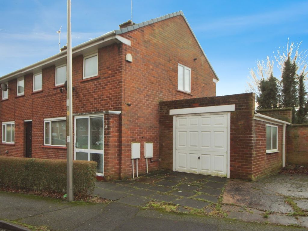 3 bed semidetached house for sale in Willow Crescent, Chester