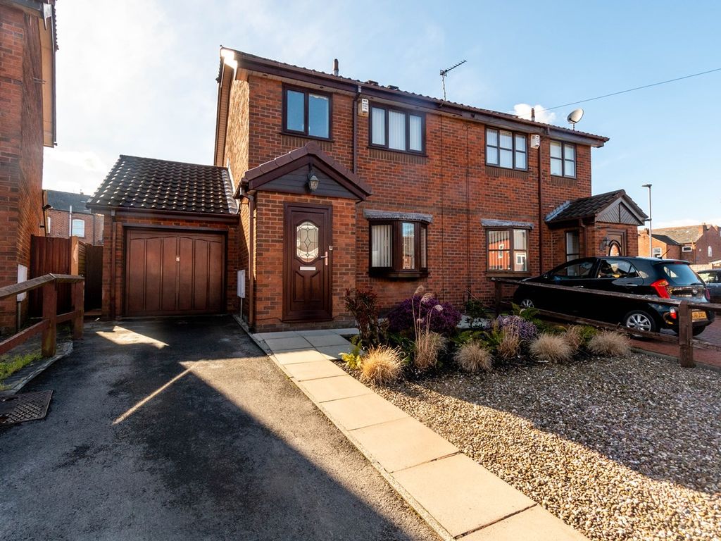 3 bed semidetached house for sale in Morden Avenue, AshtonIn