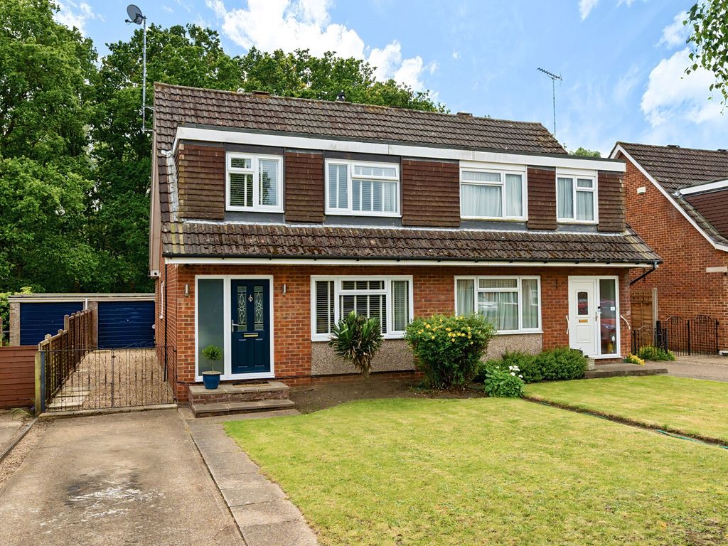 3 bed semidetached house for sale in Canford Drive, Addlestone KT15, £